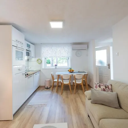 Marito Apartment *